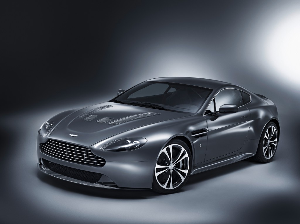 V12 VANTAGE: UNA DELLE PIU' ESALTANTI ASTON MARTIN