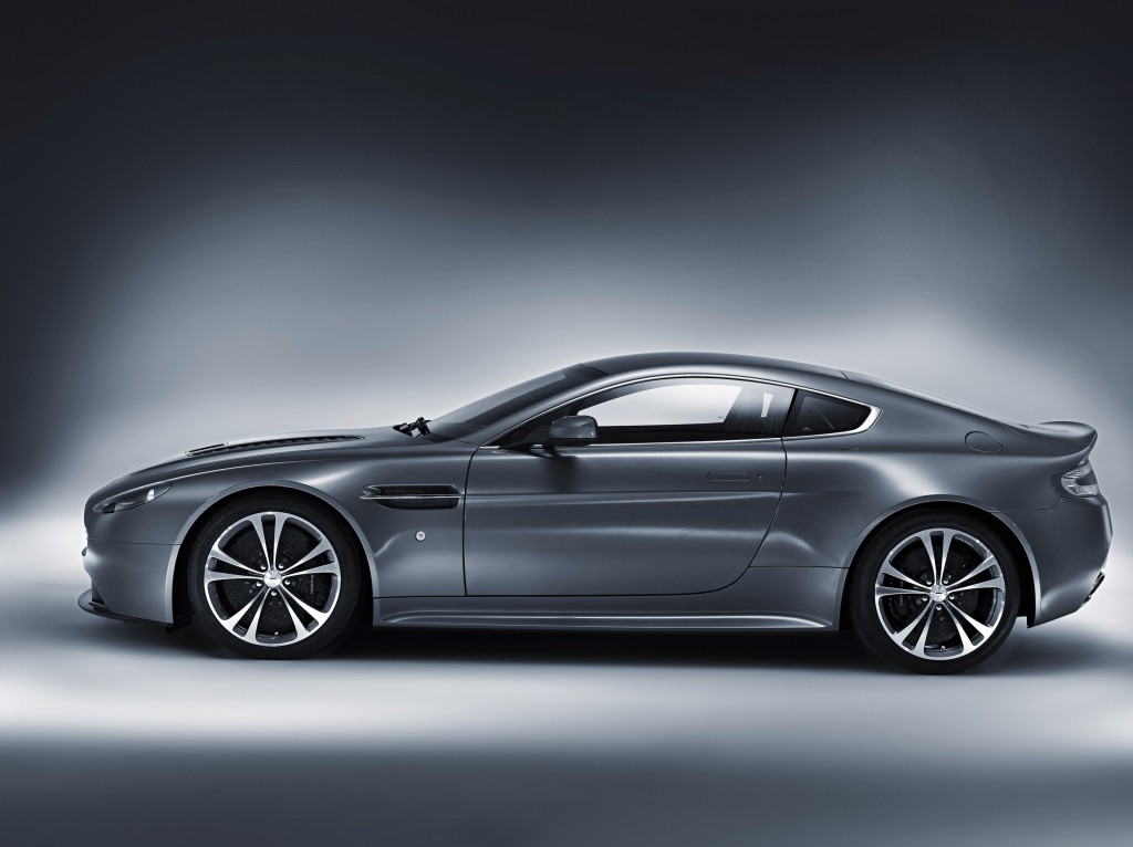 AstonMartinV12_foto3