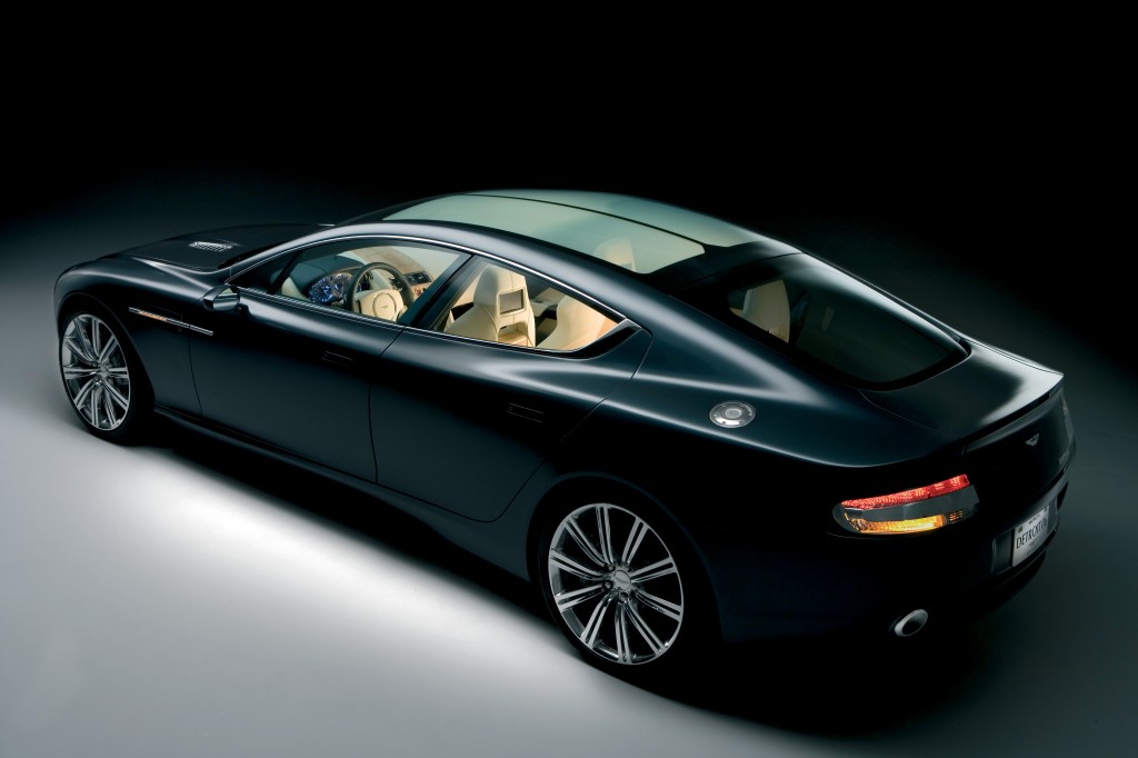 ASTON MARTIN RAPIDE: LA PIU' ELEGANTE AL MONDO