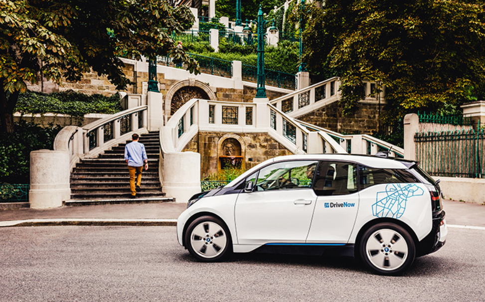 E PER NATALE GLI UTENTI DRIVENOW DI ALBERI A MILANO NE REGALANO 700